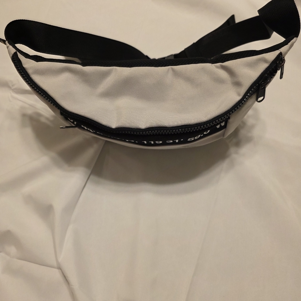 The North Face Borealis LIGHT Gray 13" Sling Bag, EUC - Picture 10 of 16
